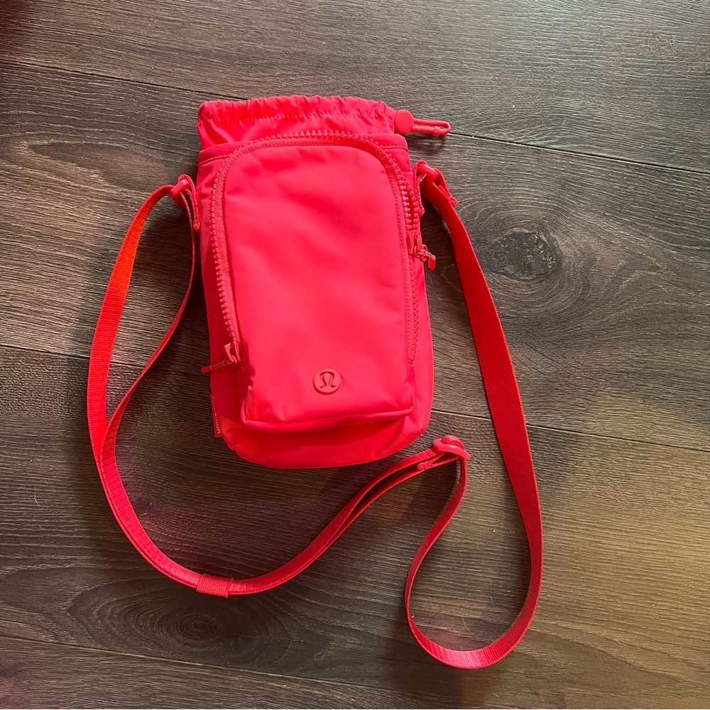 lululemon athletica Water Bottle Crossbody Bag with Front Pocket 2L Glaze Pink